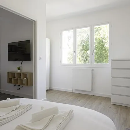 Nice Flat With Loggia Close To City-center 3 Apartman *
