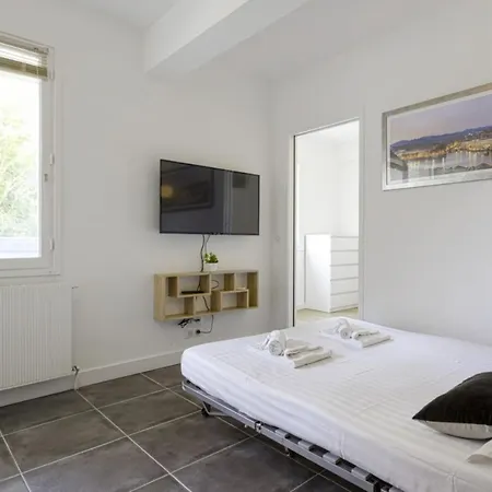 Nice Flat With Loggia Close To City-center 3 Apartman